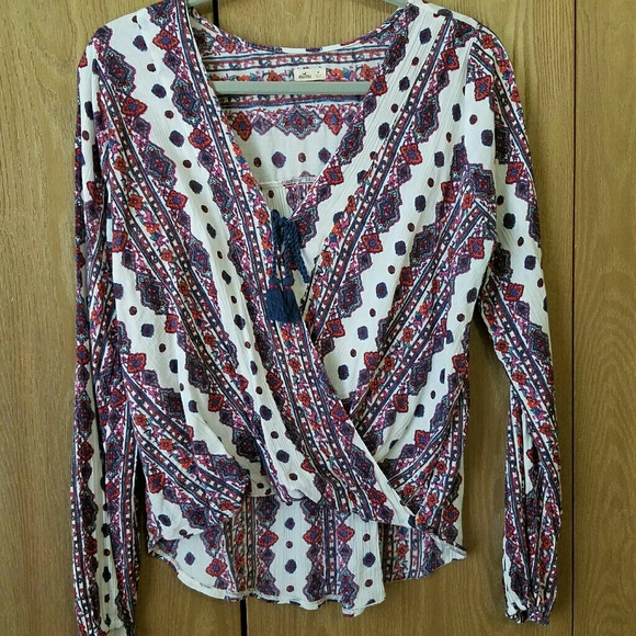 Hollister Tops - Hollister wrap front top. Medium. Boho vibes.